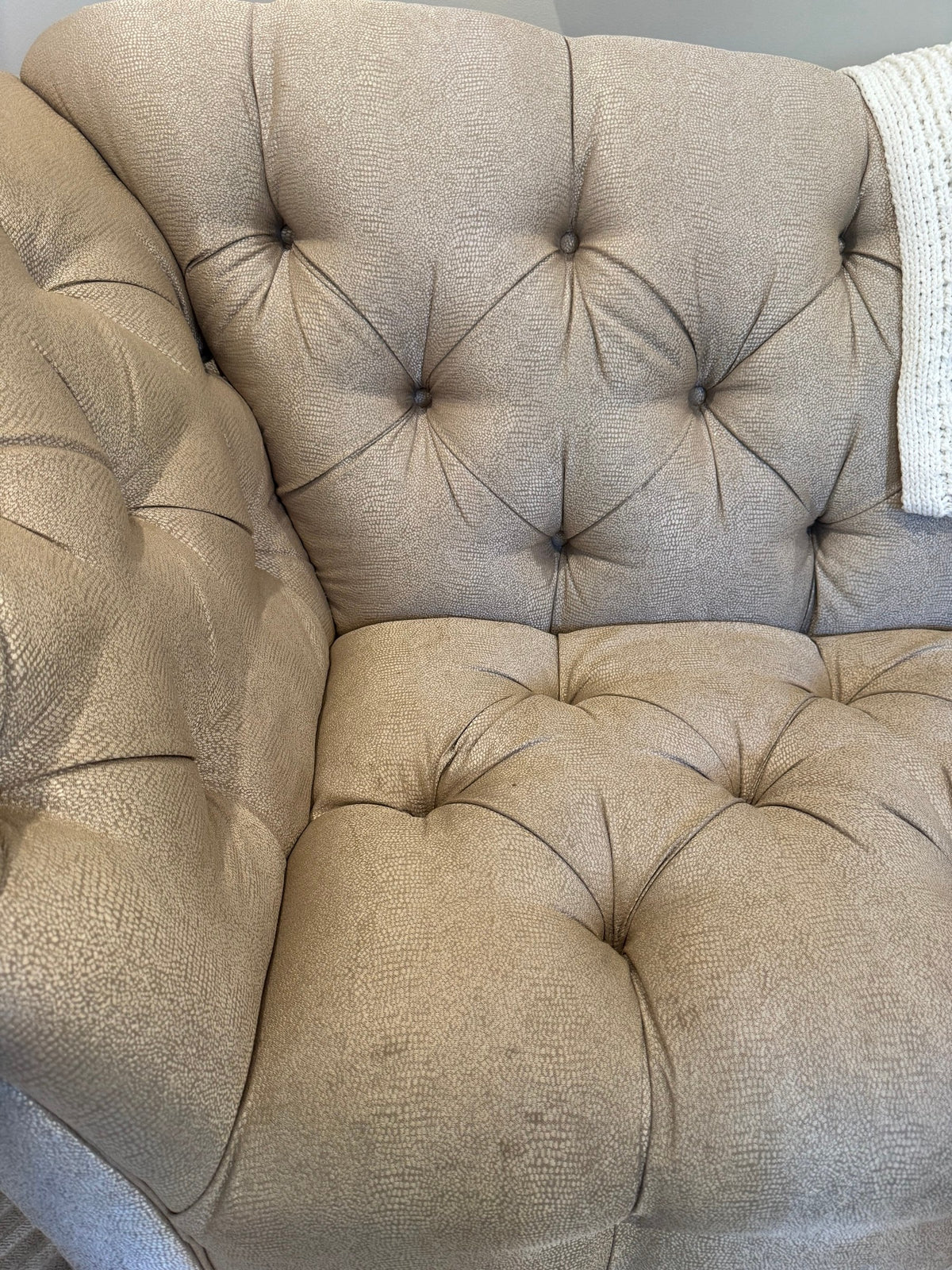 Thomasville Ella Tufted Sofa 99in, Oatmeal Weave, Bronze Nailhead, Camelback