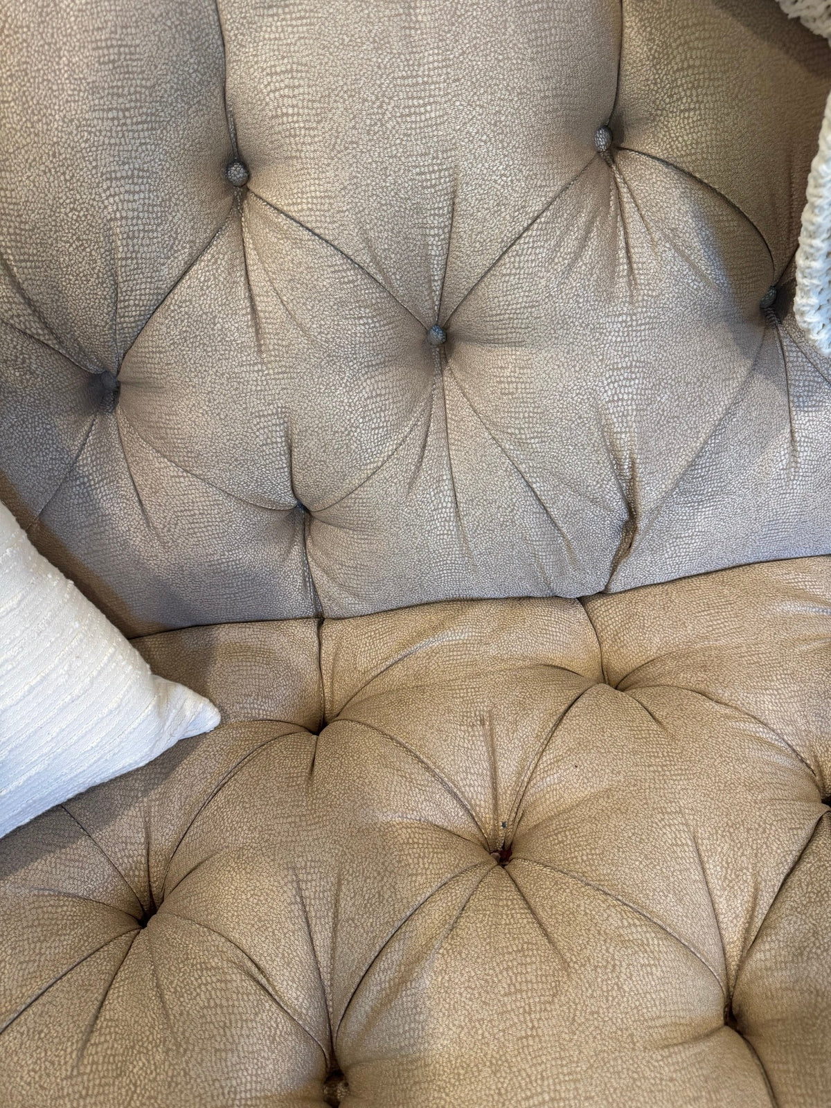 Thomasville Ella Tufted Sofa 99in, Oatmeal Weave, Bronze Nailhead, Camelback
