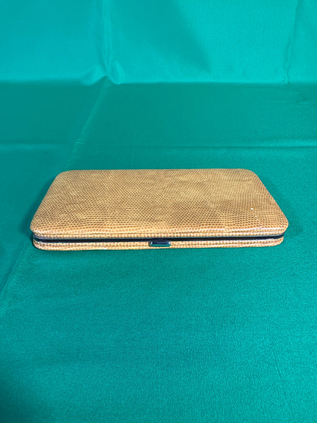 Lizard Grain Framed Clutch Wallet Tan — detail view 1
