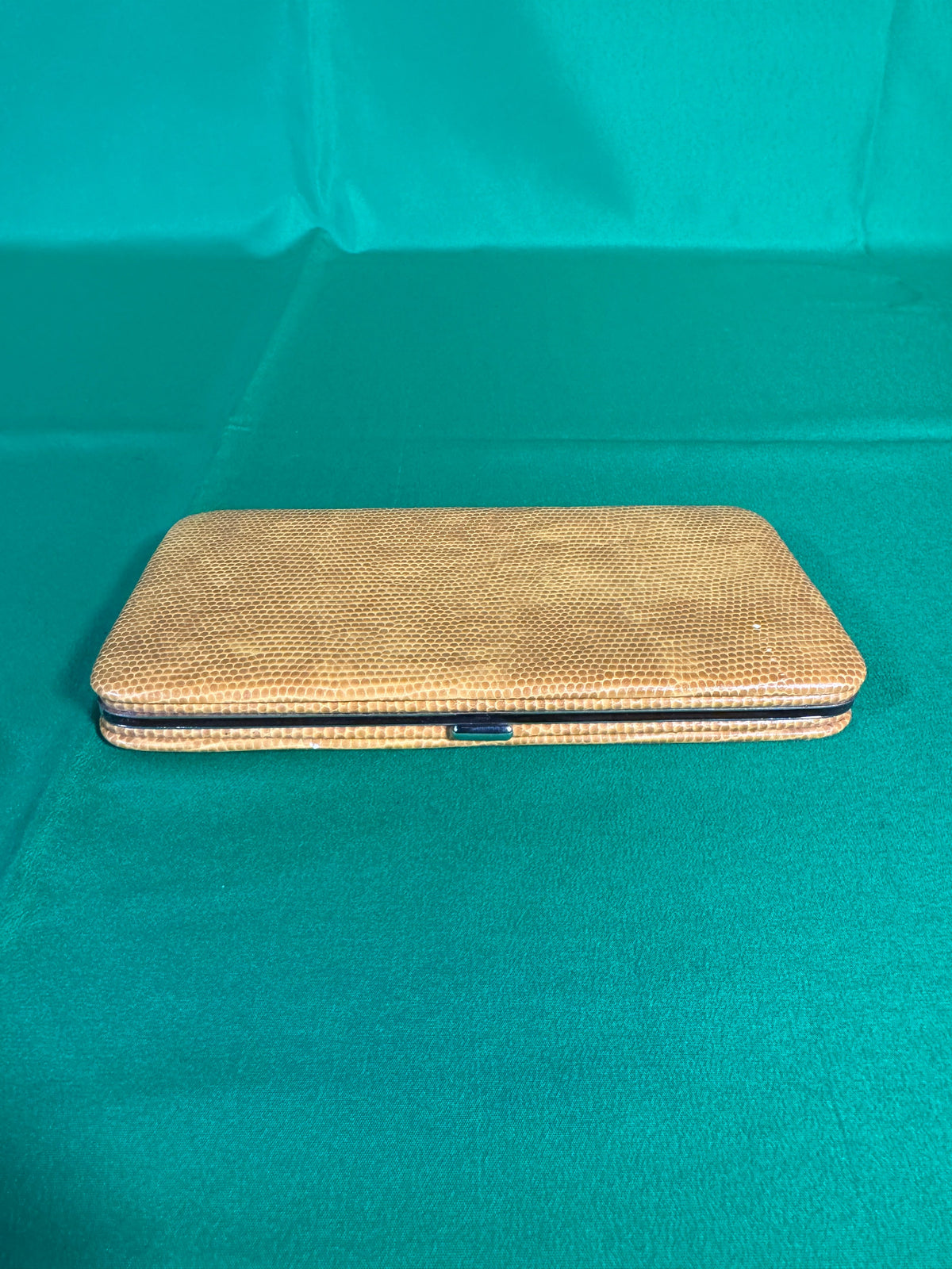 Lizard Grain Framed Clutch Wallet Tan — detail view 1