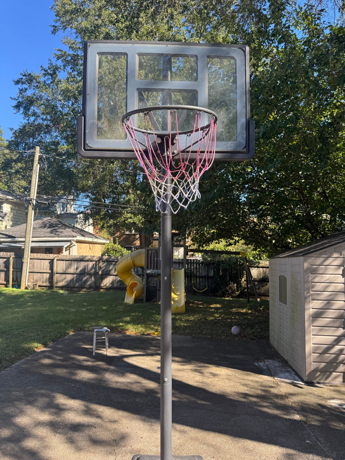 Backboard and net from the front