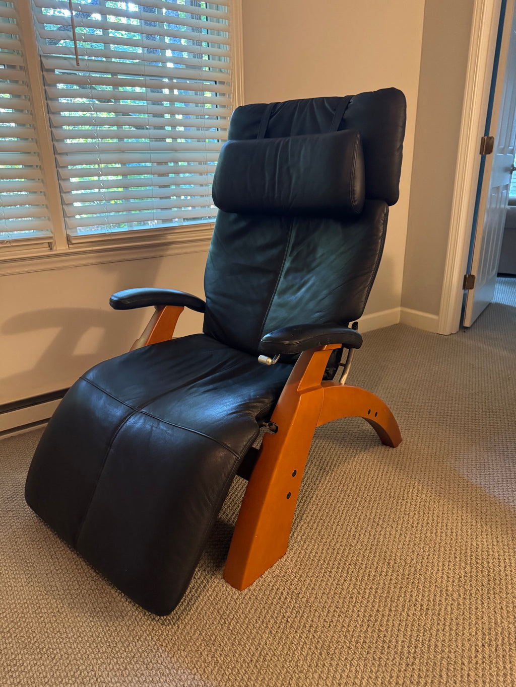Human Touch Perfect Chair TK Edition Black Leather Zero-Gravity Recliner