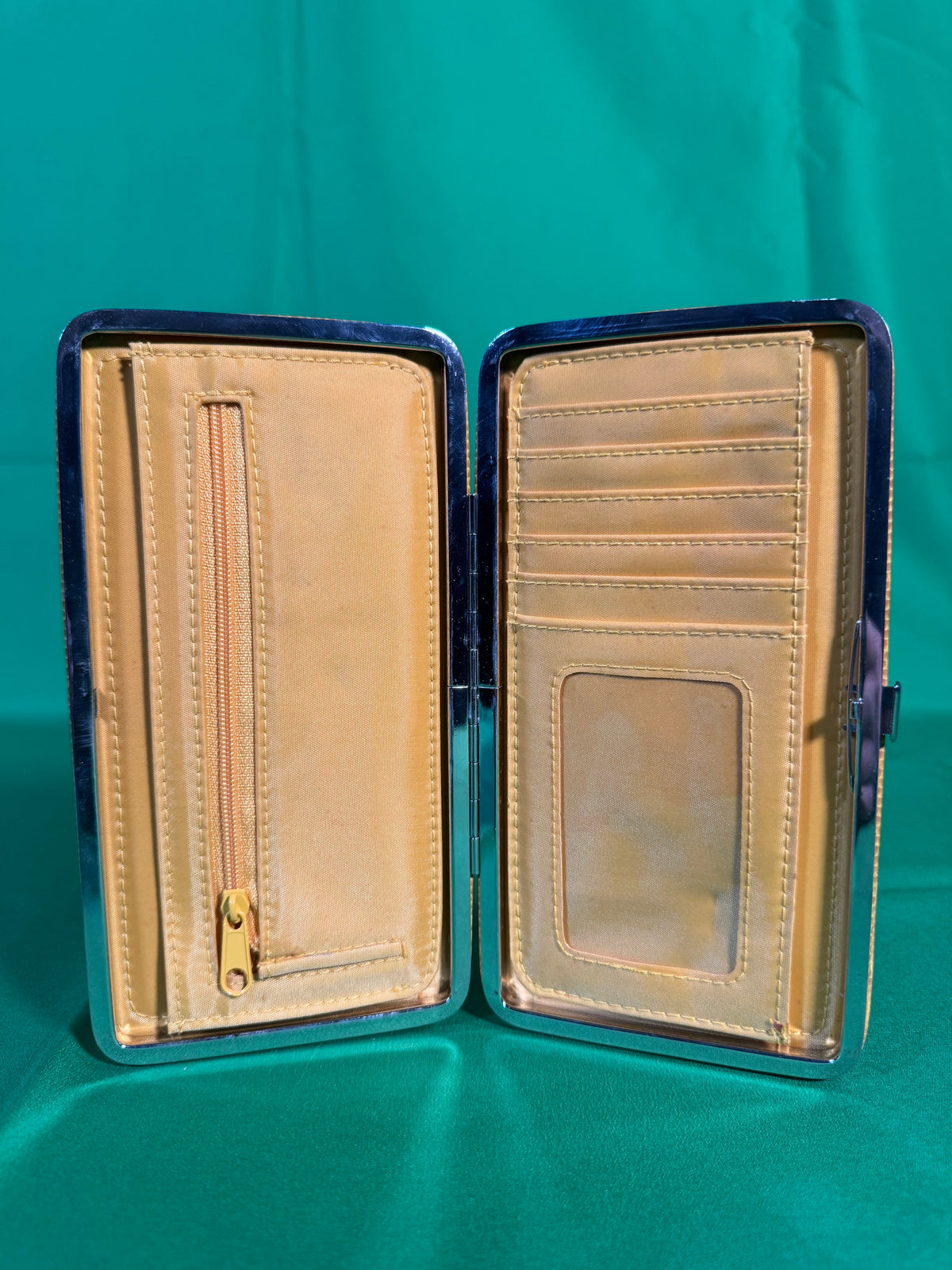 Lizard Grain Framed Clutch Wallet Tan — detail view 2
