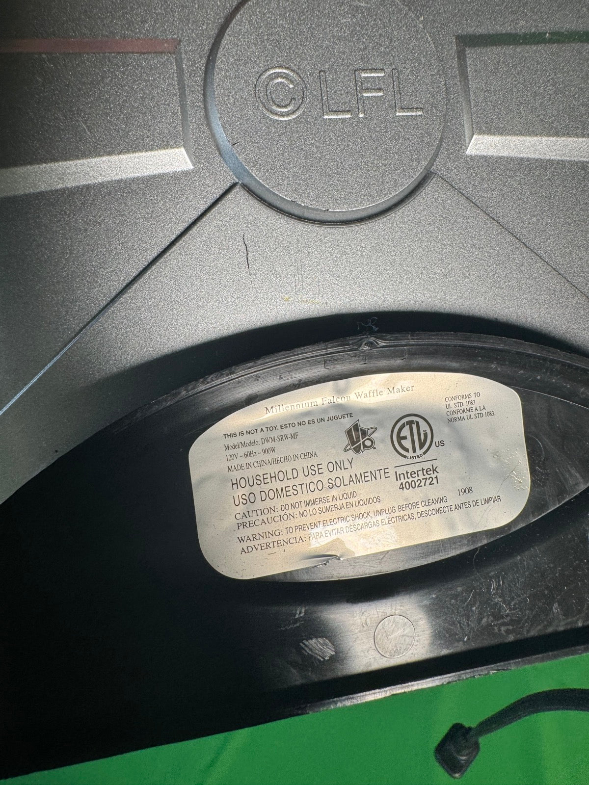 Star Wars Millennium Falcon Waffle Maker DWM-SRW-MF Uncanny Brands