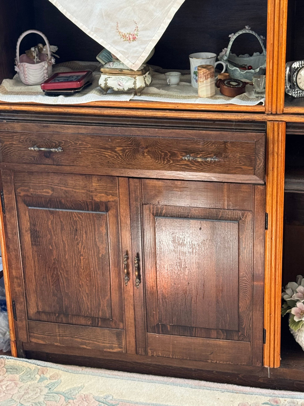 Lower cabinet doors and drawer of the wall unit