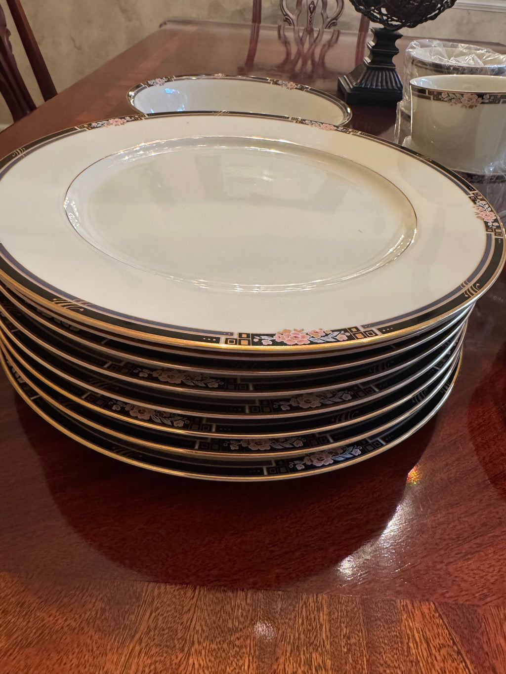Mikasa Florisse Black Fine China Service, Gold-Rimmed Floral, Japan