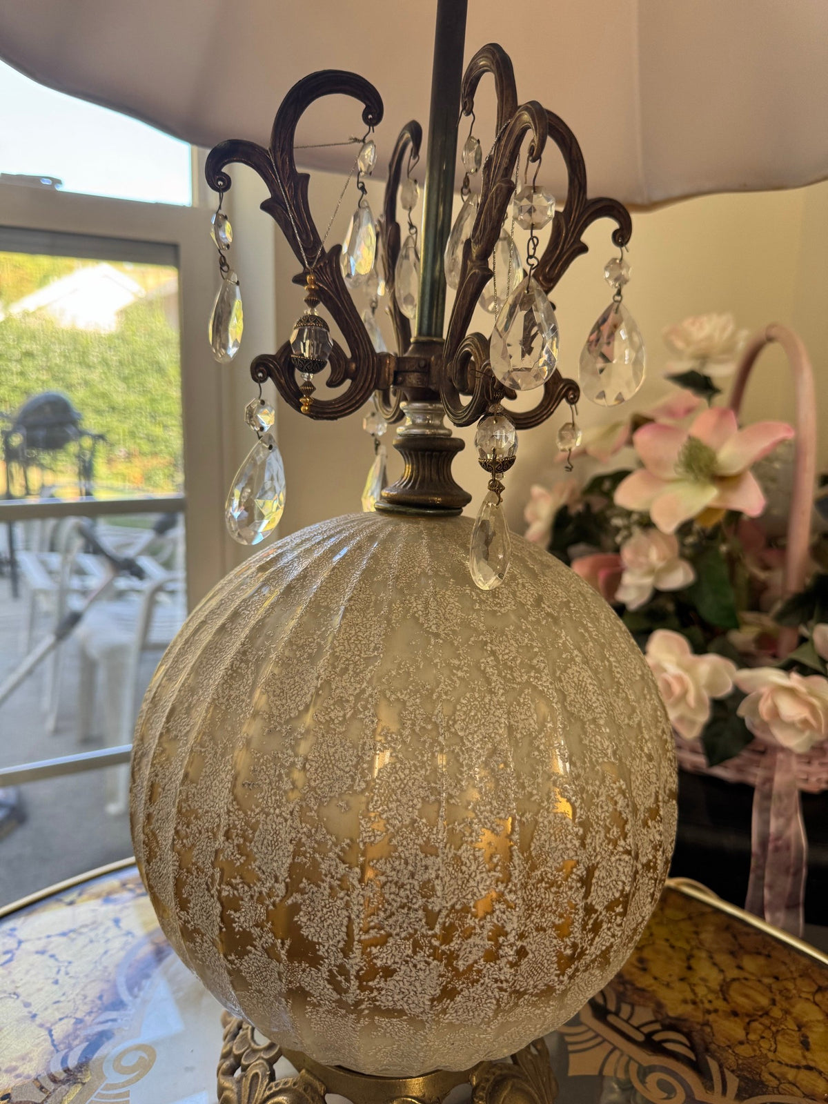 Close view of the frosted gold glass globe base