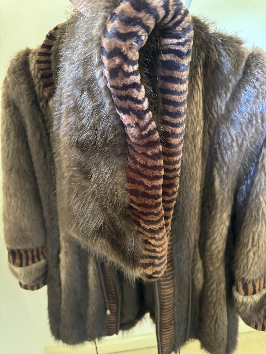 Vintage Beaver Fur Coat Large Let-Out Pelt Construction Patterned Satin Lining Made in Canada