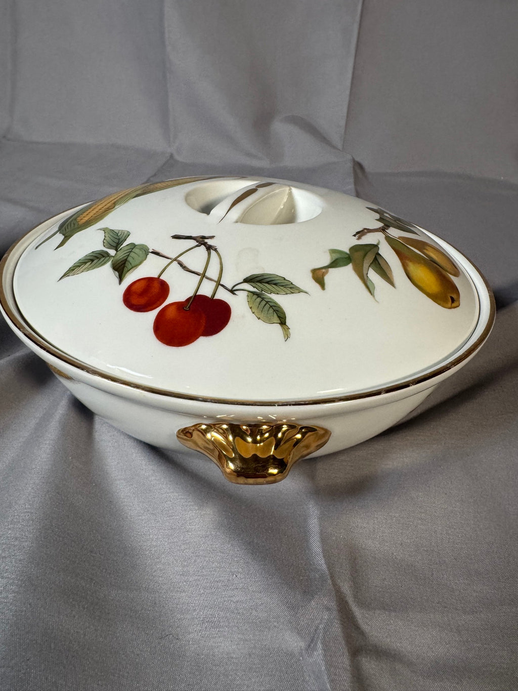 Royal Worcester Evesham Covered Casserole, Gold Shell Handles, Shape 22 Size 3