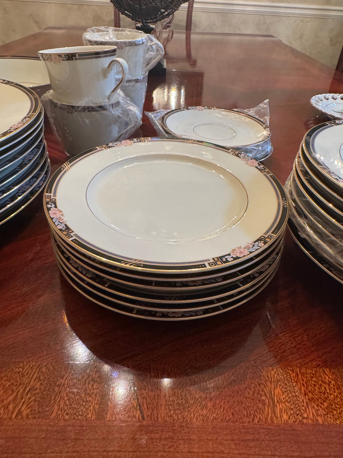 Mikasa Florisse Black Fine China Service, Gold-Rimmed Floral, Japan