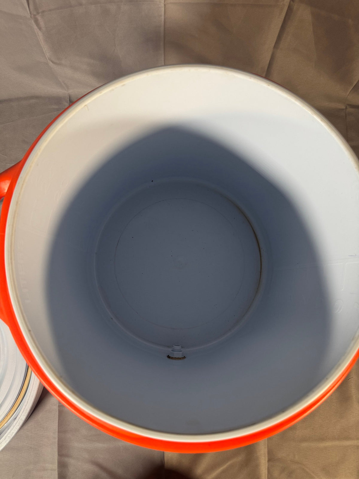 Gatorade G Series Orange Sideline Water Cooler with Spigot, Rubbermaid