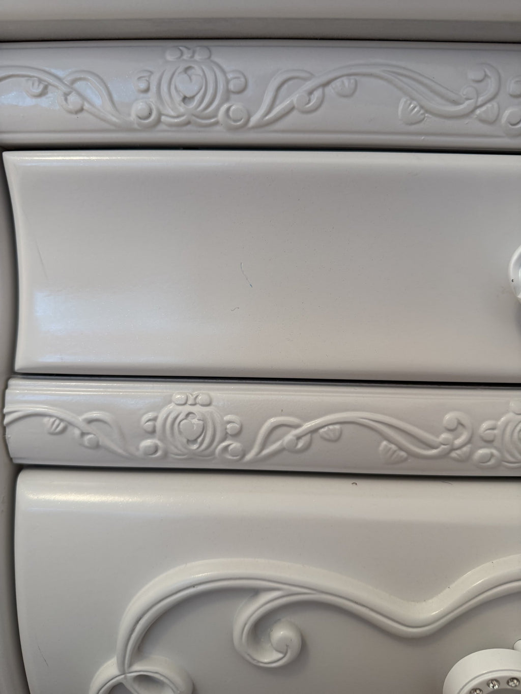 Carved rail and bowed drawer fronts on the nightstand