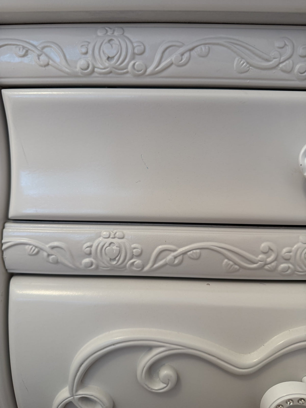 Carved rail and bowed drawer fronts on the nightstand
