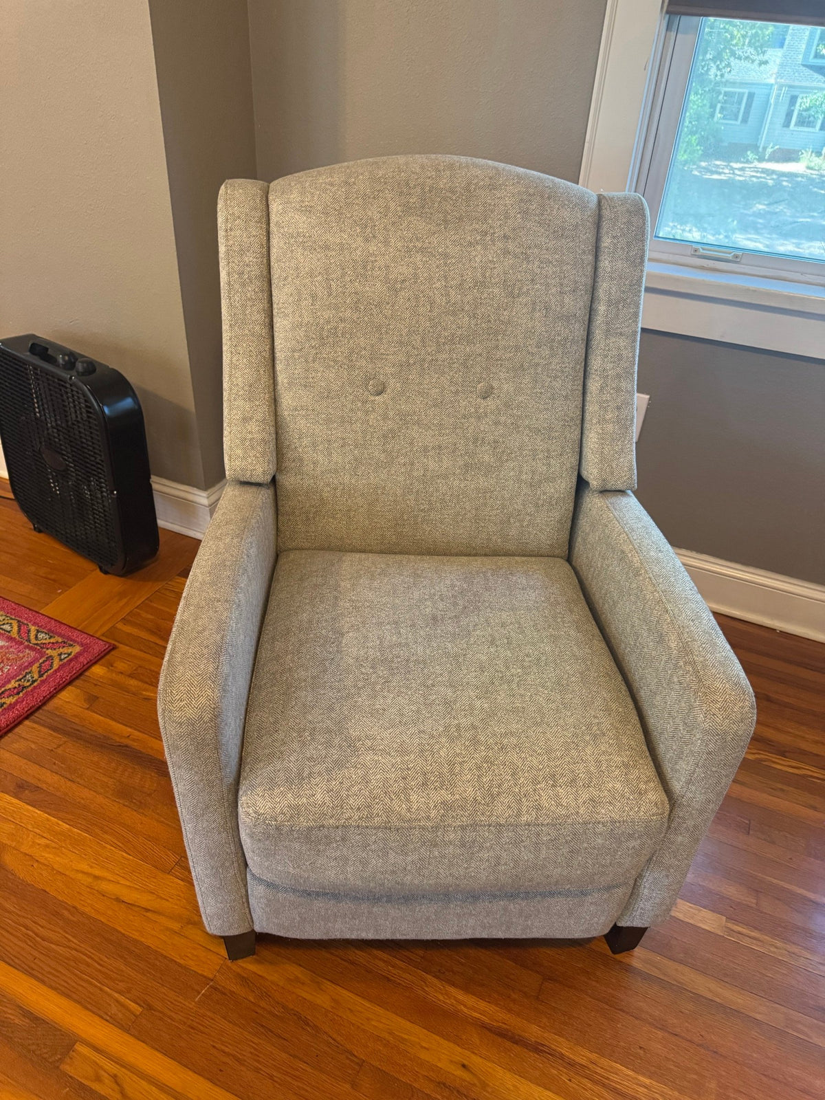 Front view of the recliner