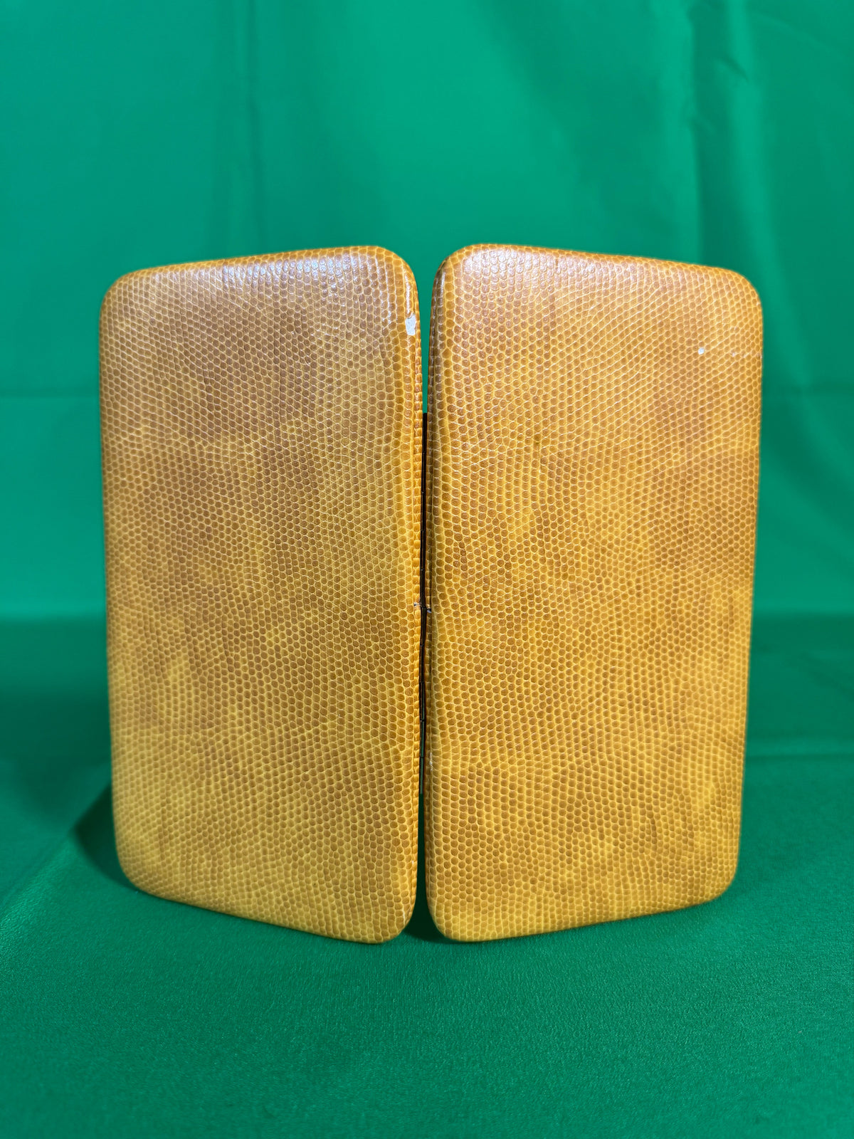 Lizard Grain Framed Clutch Wallet Tan — detail view 3
