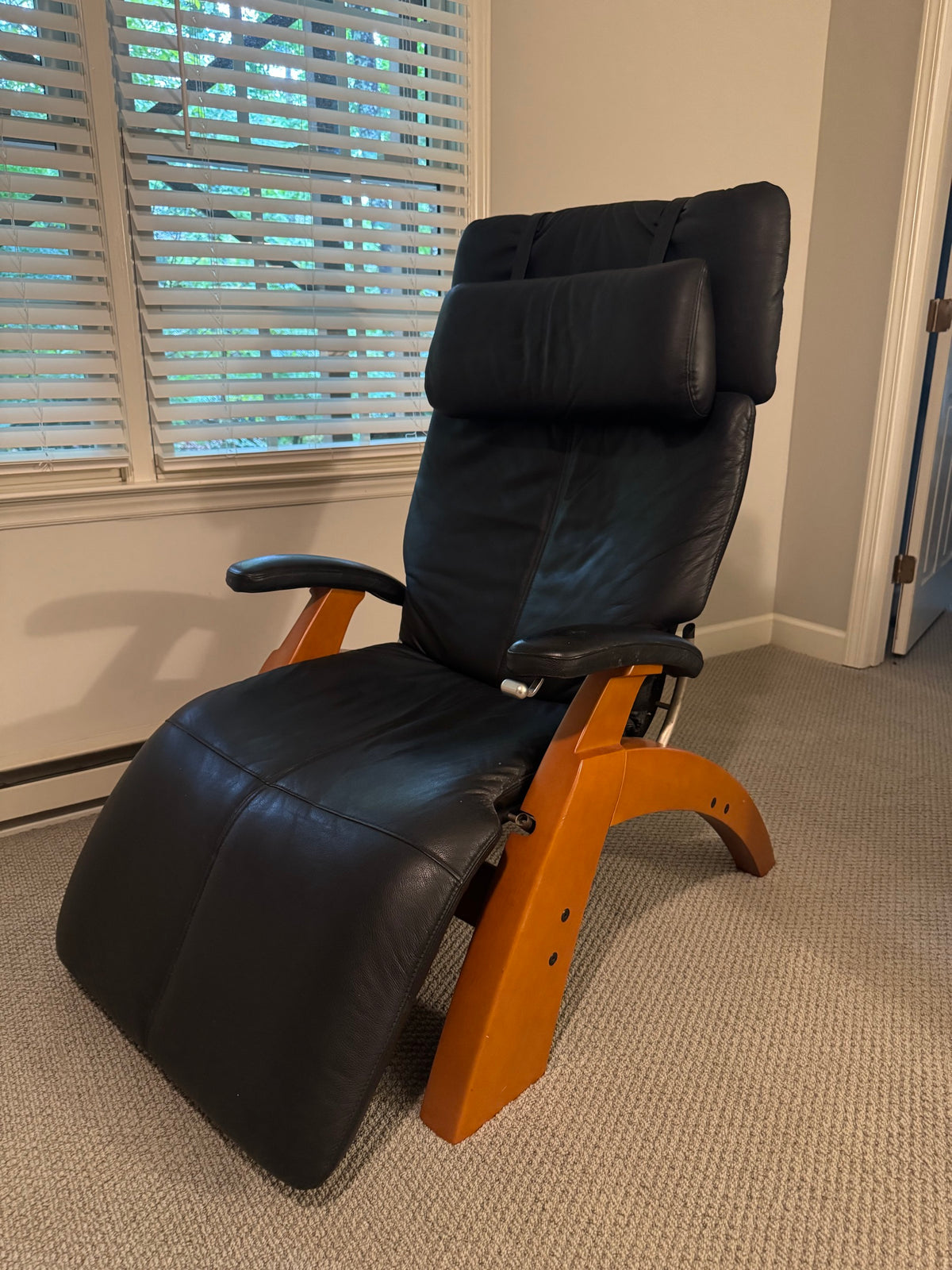 Human Touch Perfect Chair TK Edition Black Leather Zero-Gravity Recliner