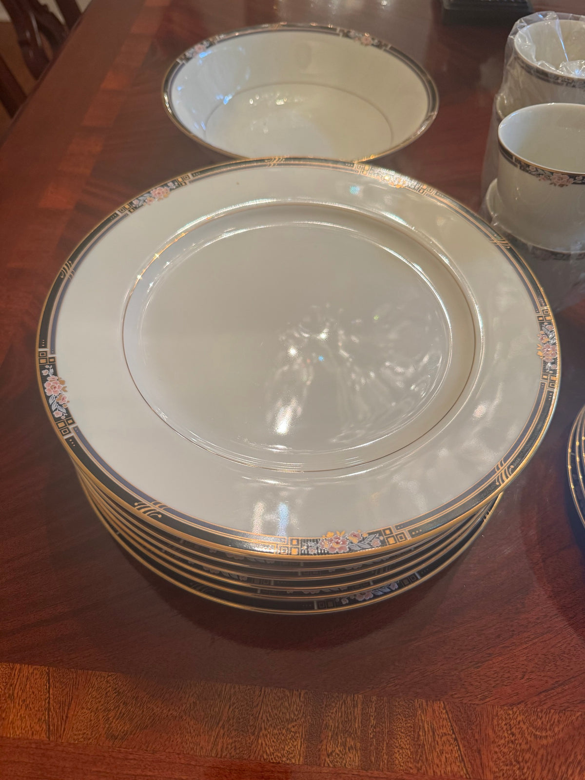 Mikasa Florisse Black Fine China Service, Gold-Rimmed Floral, Japan