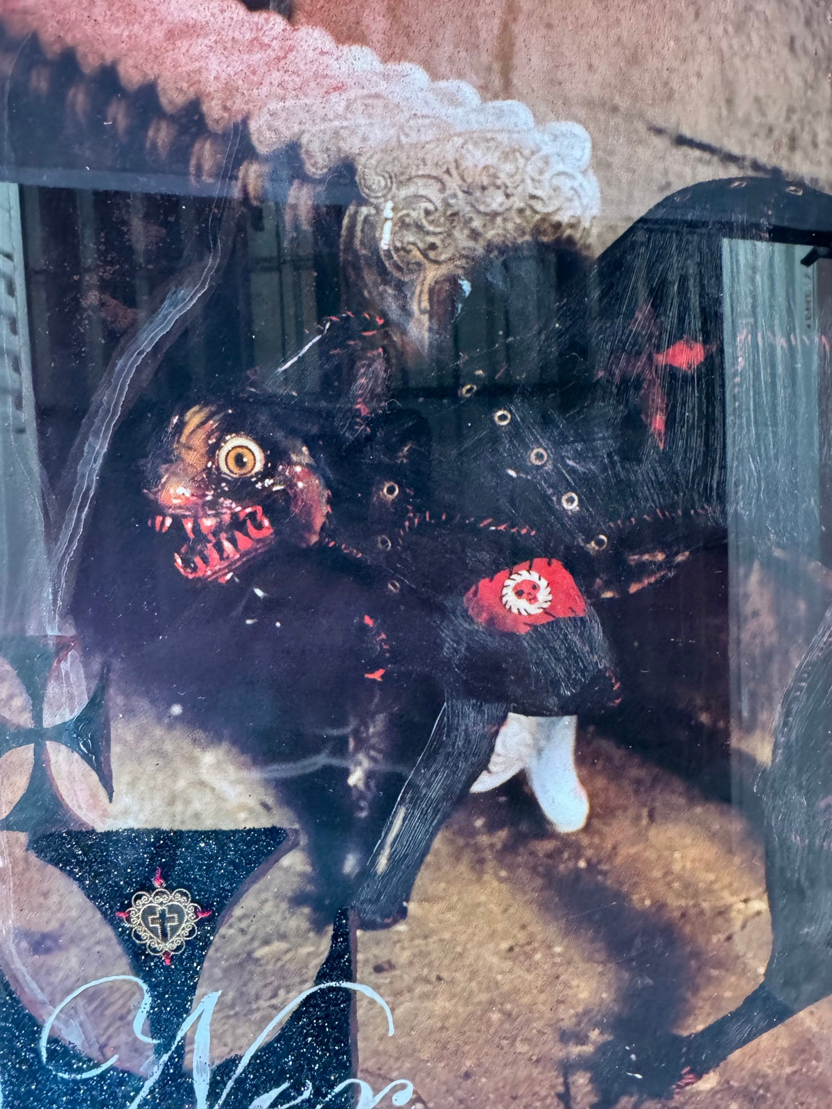 Close view of the figure and creature face