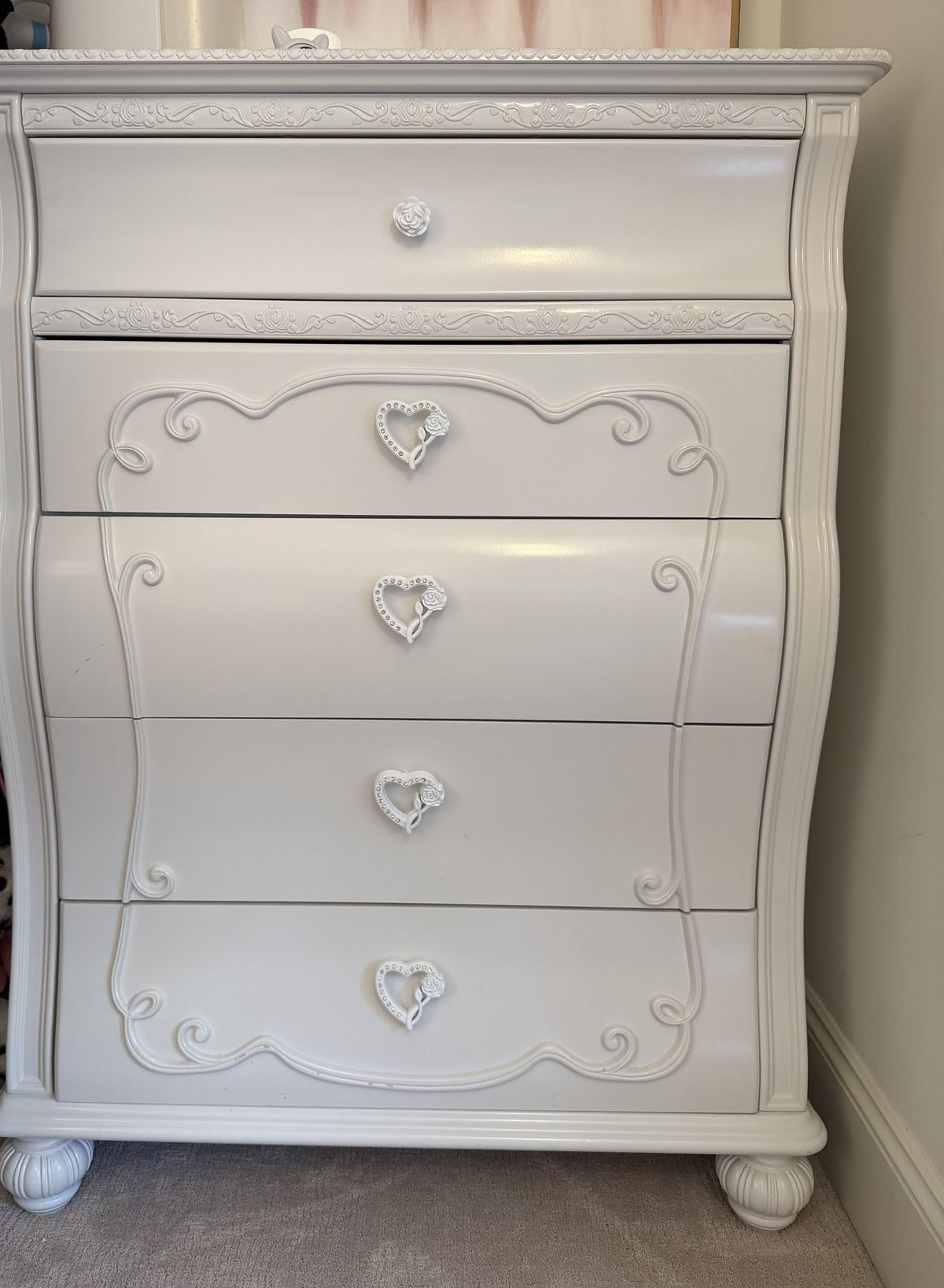 Sparkle White 5-drawer chest, front view