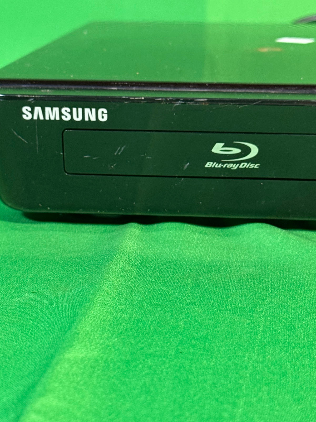Samsung BD-P1580 Blu-ray Disc Player Glossy Black - No Remote