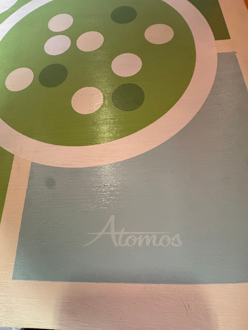 Signature Atomos on the front