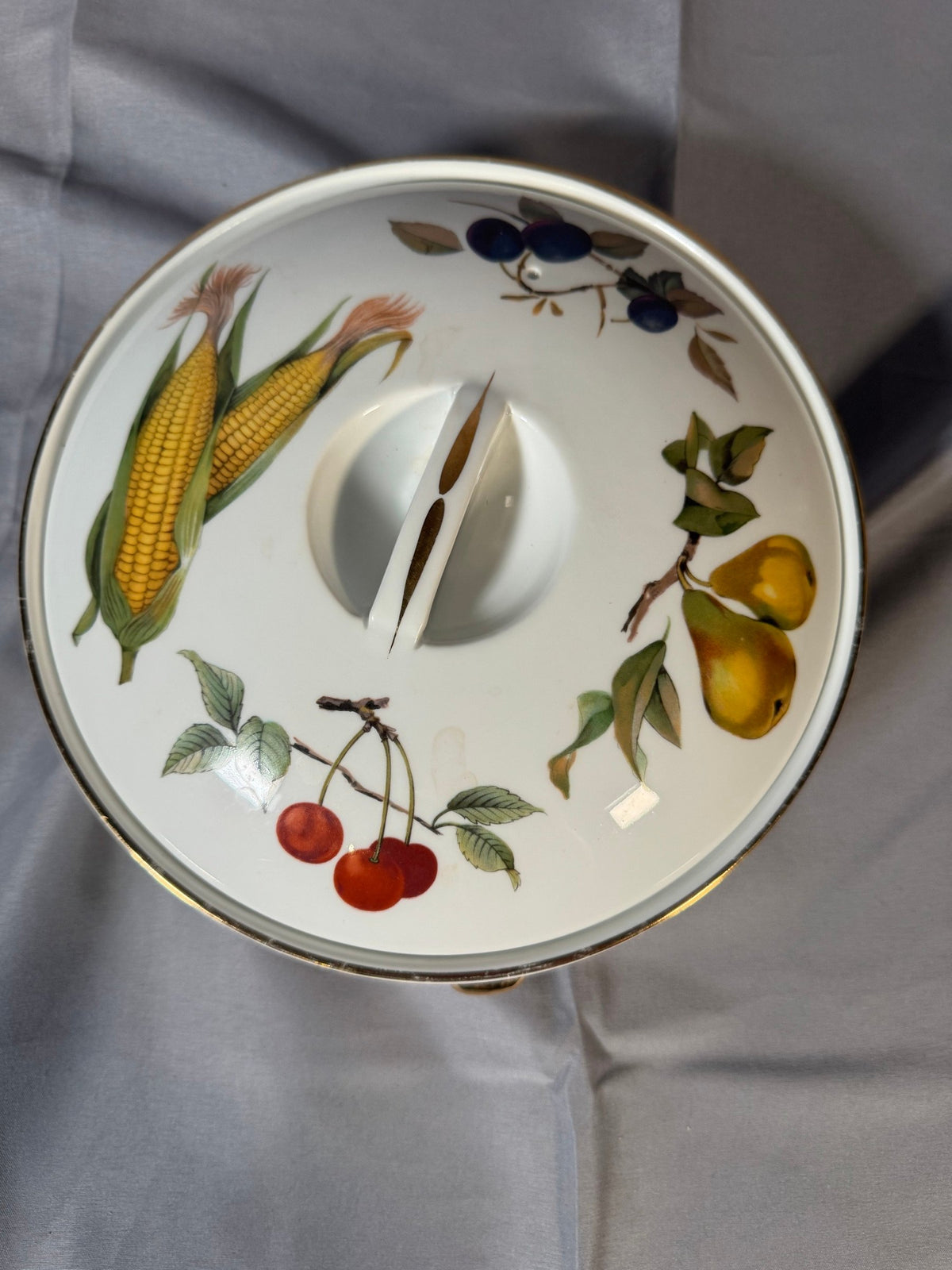 Royal Worcester Evesham Covered Casserole, Gold Shell Handles, Shape 22 Size 3