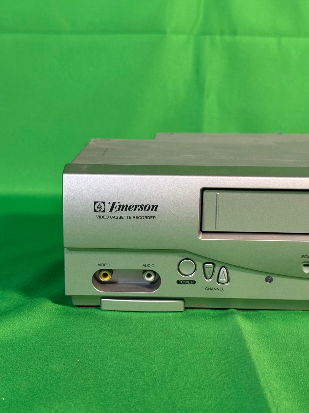 Emerson EWV404 4-Head HQ VHS VCR Video Cassette Recorder Silver