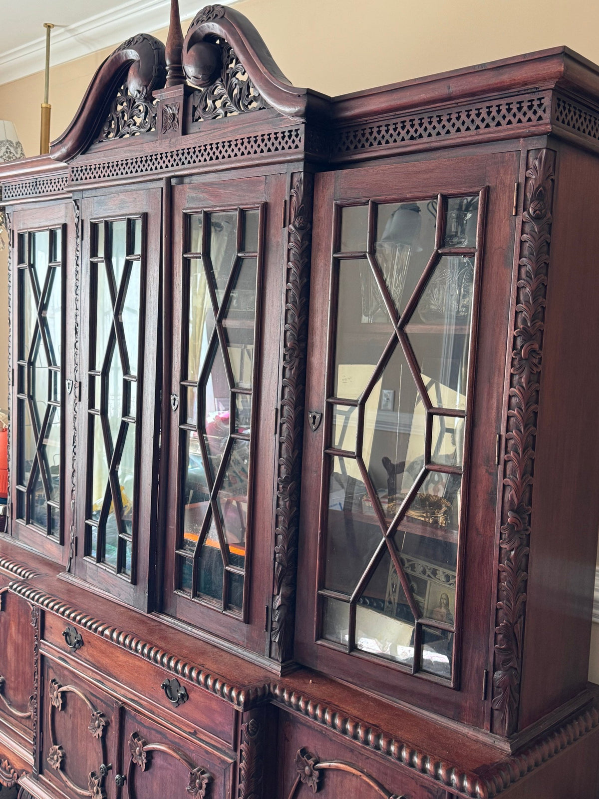 Cabinet top section with four lattice-glass doors