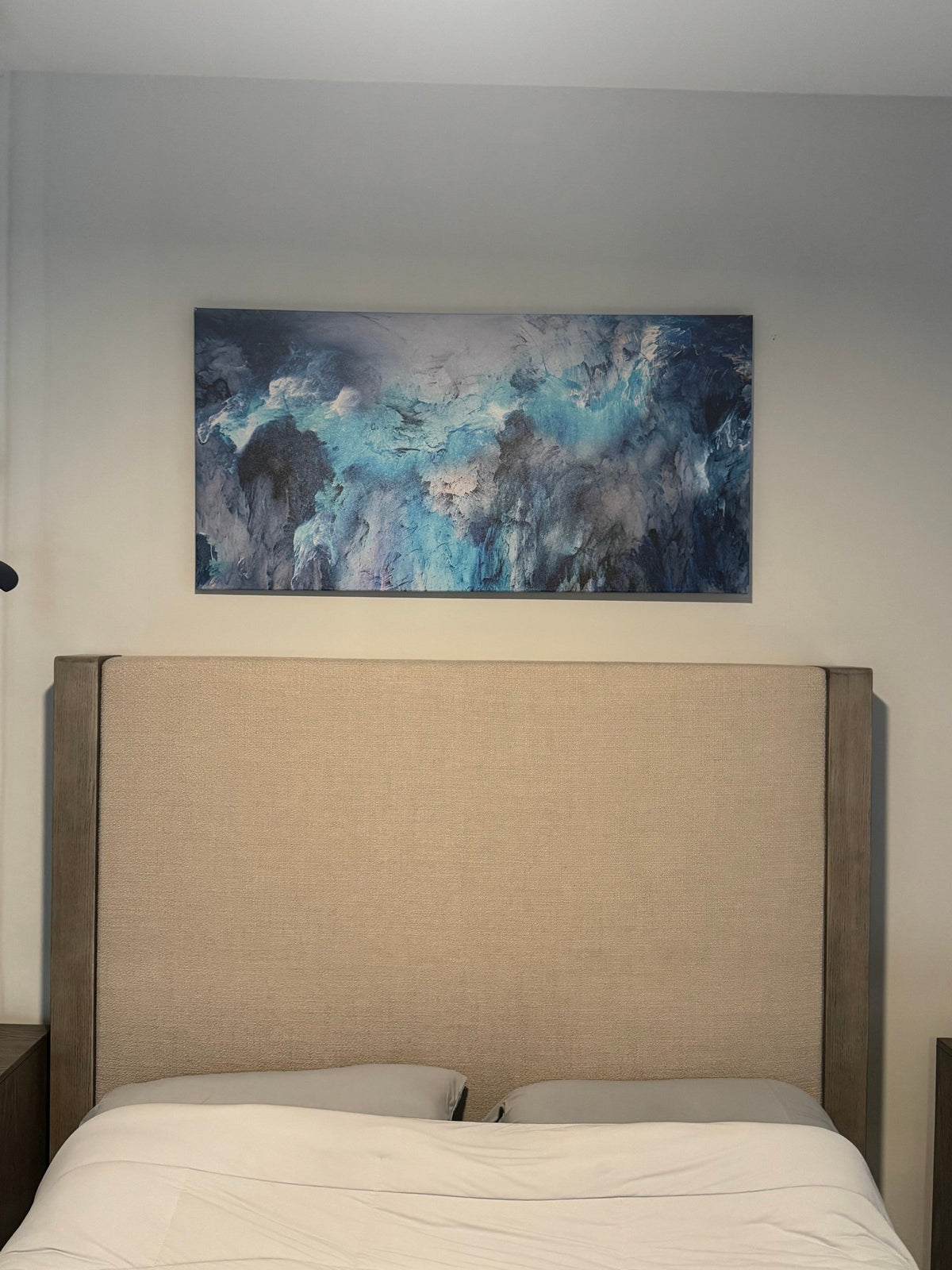Upholstered wingback headboard, straight-on