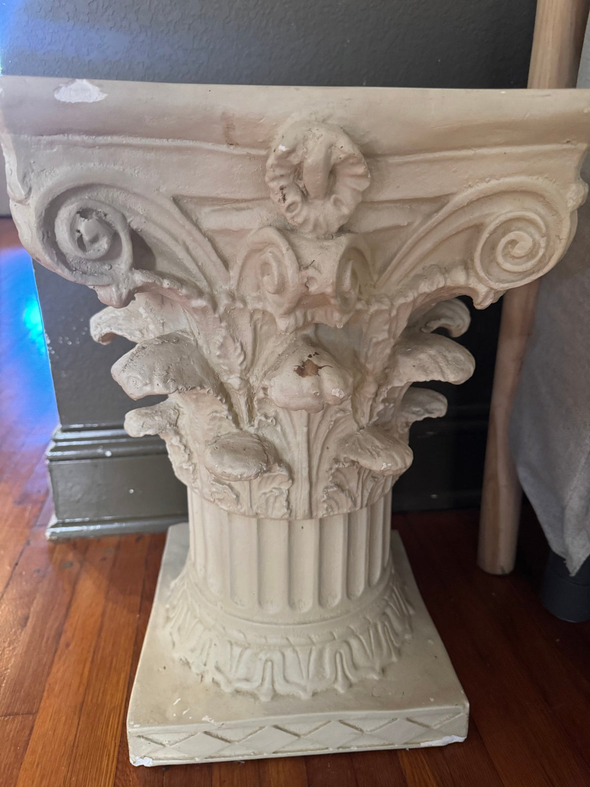 Front view of the carved capital and fluted column